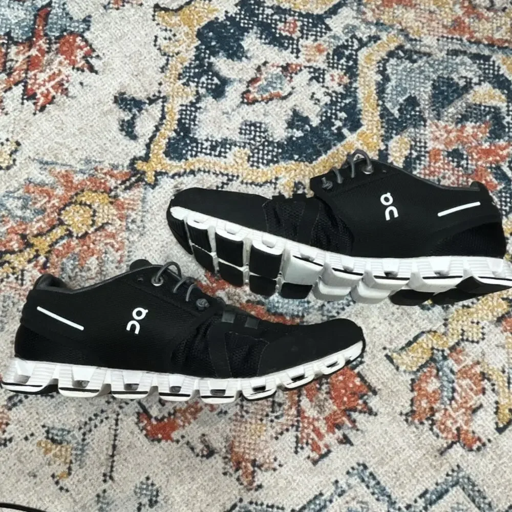 On Cloud Running Women’s Black/White Sneakers CloudTec Size 8.5